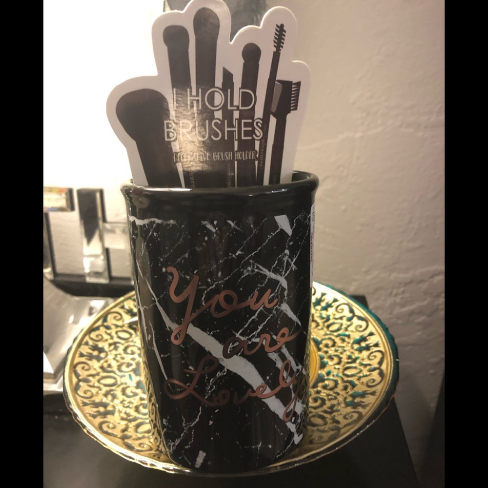 New Woman’s Ceramic Makeup Brush Holder